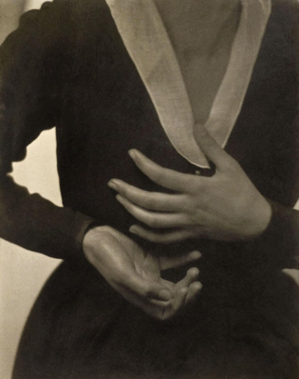 Alfred Stieglitz - Georgia O'Keeffe, Hands, 1919
