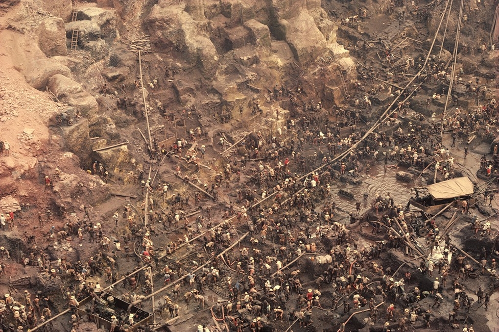 Gold in the Morning, Serra Pelada, Brazil, 1985 — Alfredo Jaar
