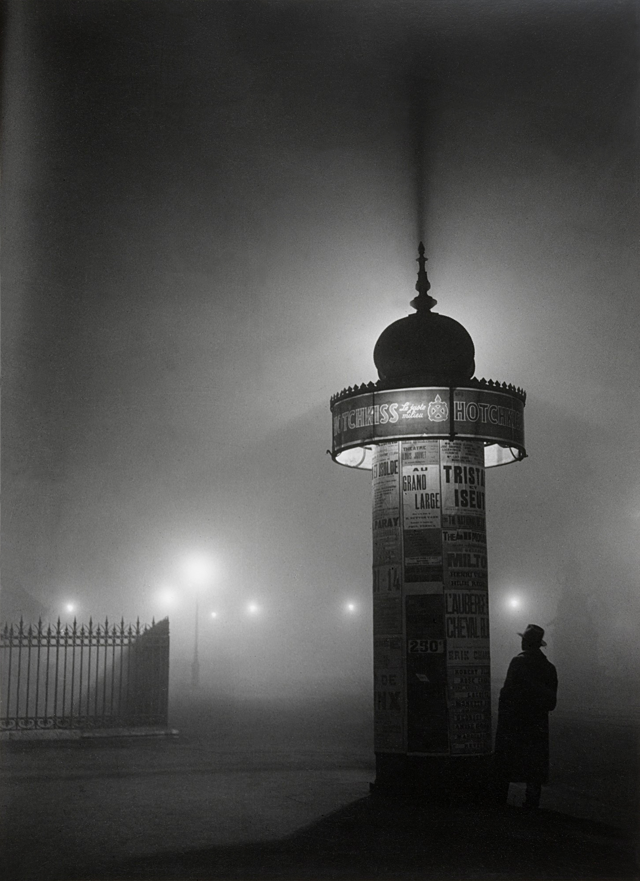 Morris Column, avenue de l'Observatoire, Paris, 1934