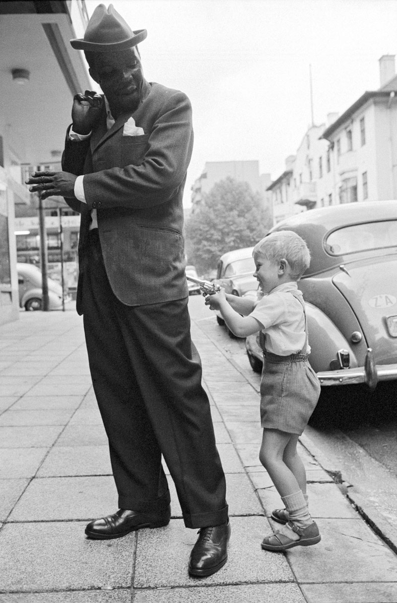 Holdup in Hillbrow, Johannesburg, 1963 — David Goldblatt