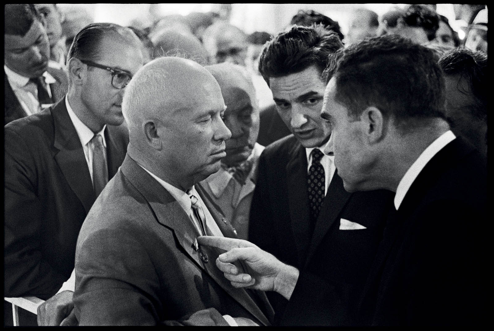 Khrushchev and Nixon — Elliott Erwitt, 1959