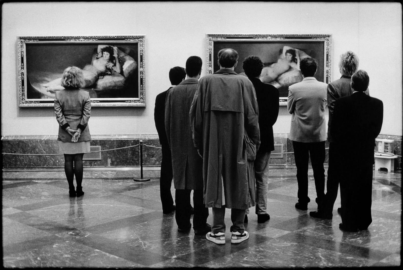 Museum Watchers — Elliott Erwitt, 1995