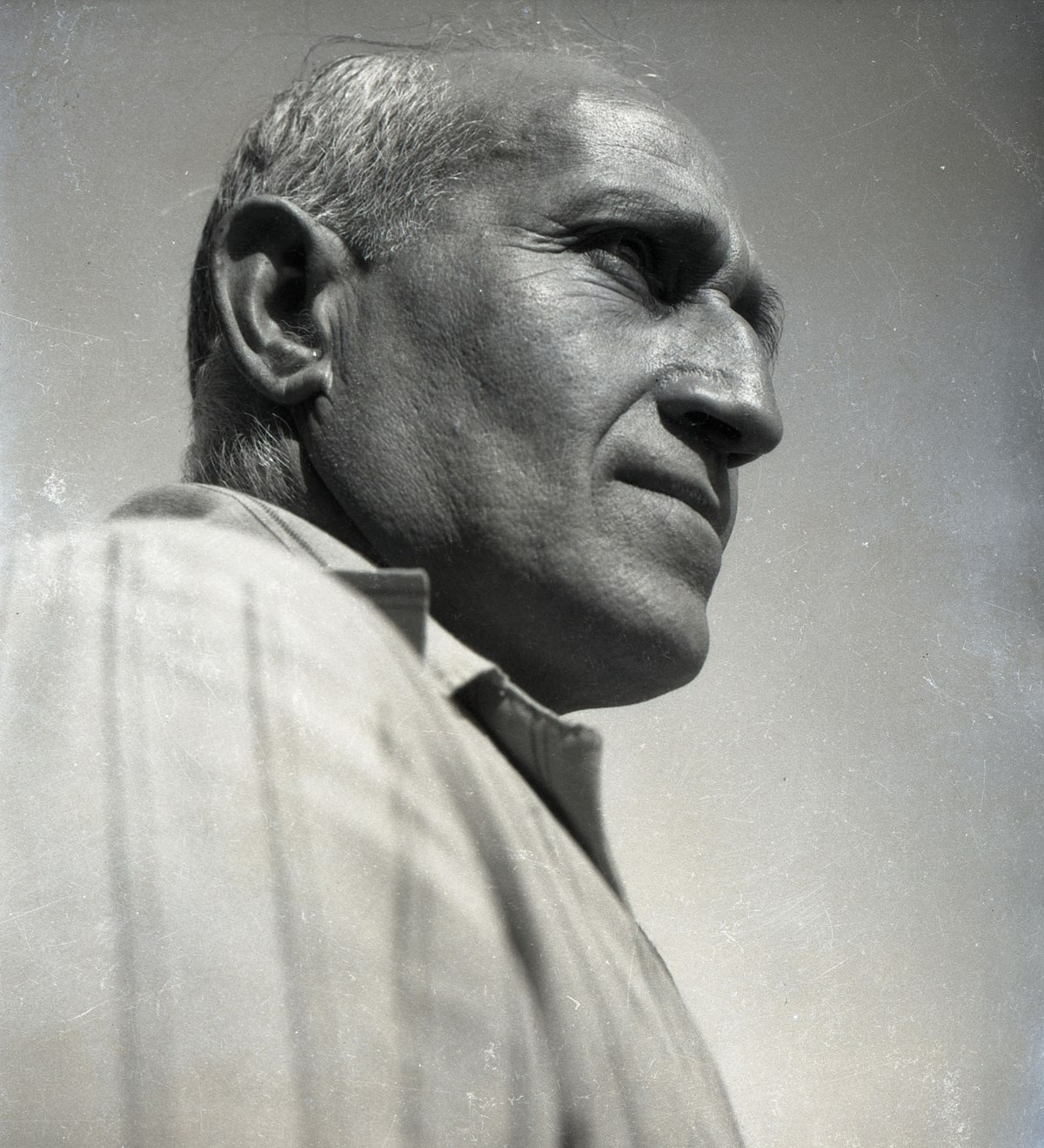 Profile portrait of Dr. Abraham Schwadron in dramatic side-lighting by Helmar Lerski, Jerusalem, 1932