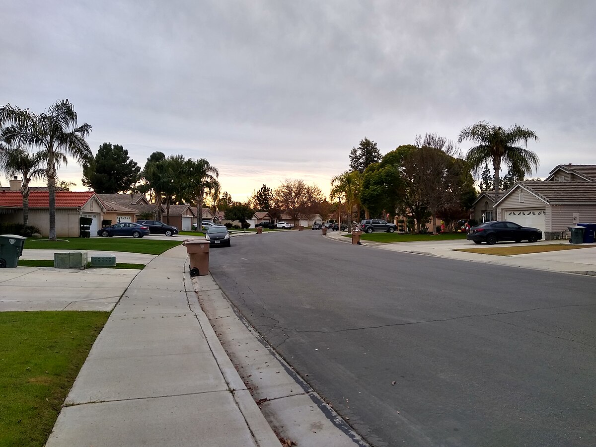 Suburban neighborhood street in Silver Creek, Bakersfield, California