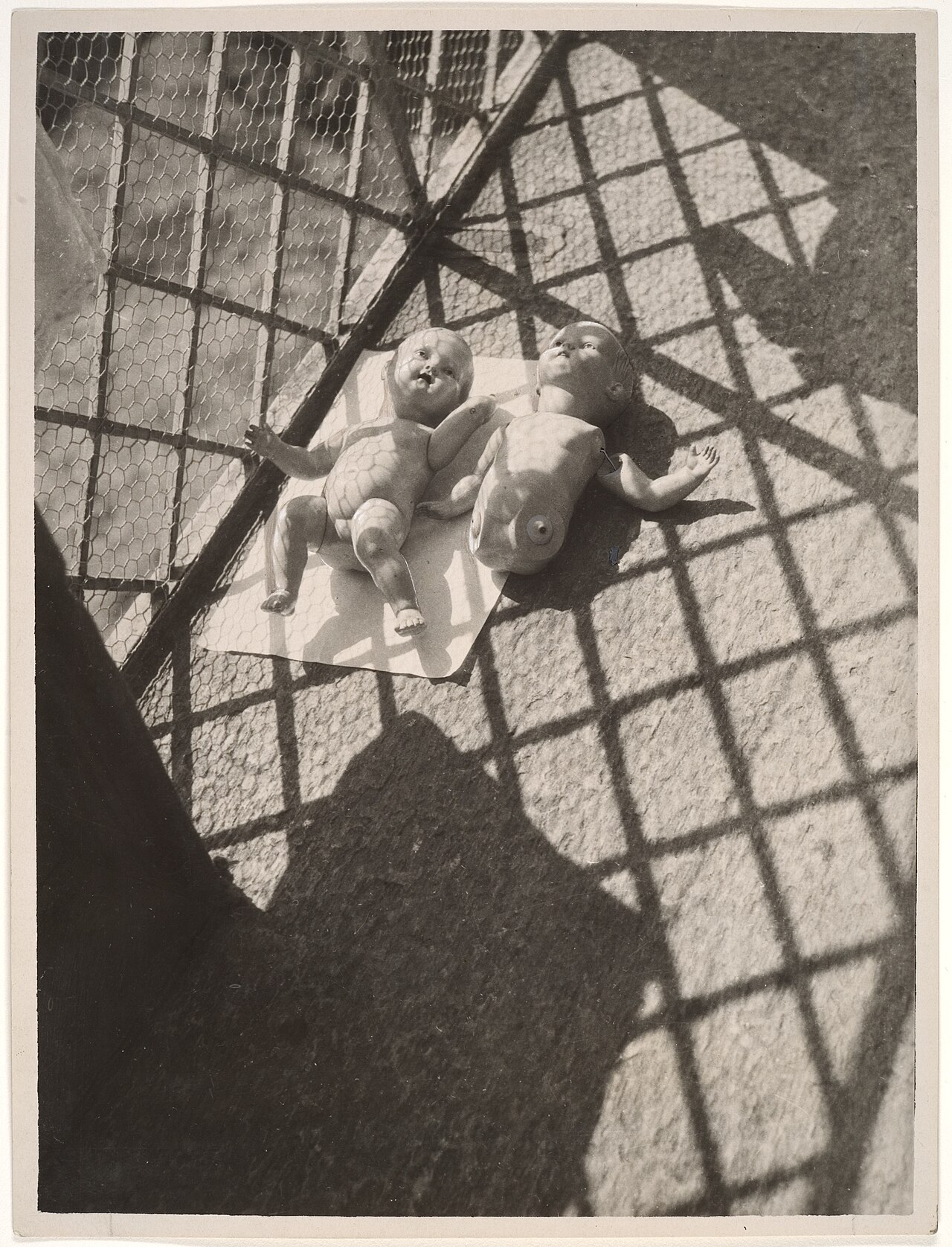 Dolls on the Balcony, Bauhaus Dessau, by L&aacute;szl&oacute; Moholy-Nagy, 1926