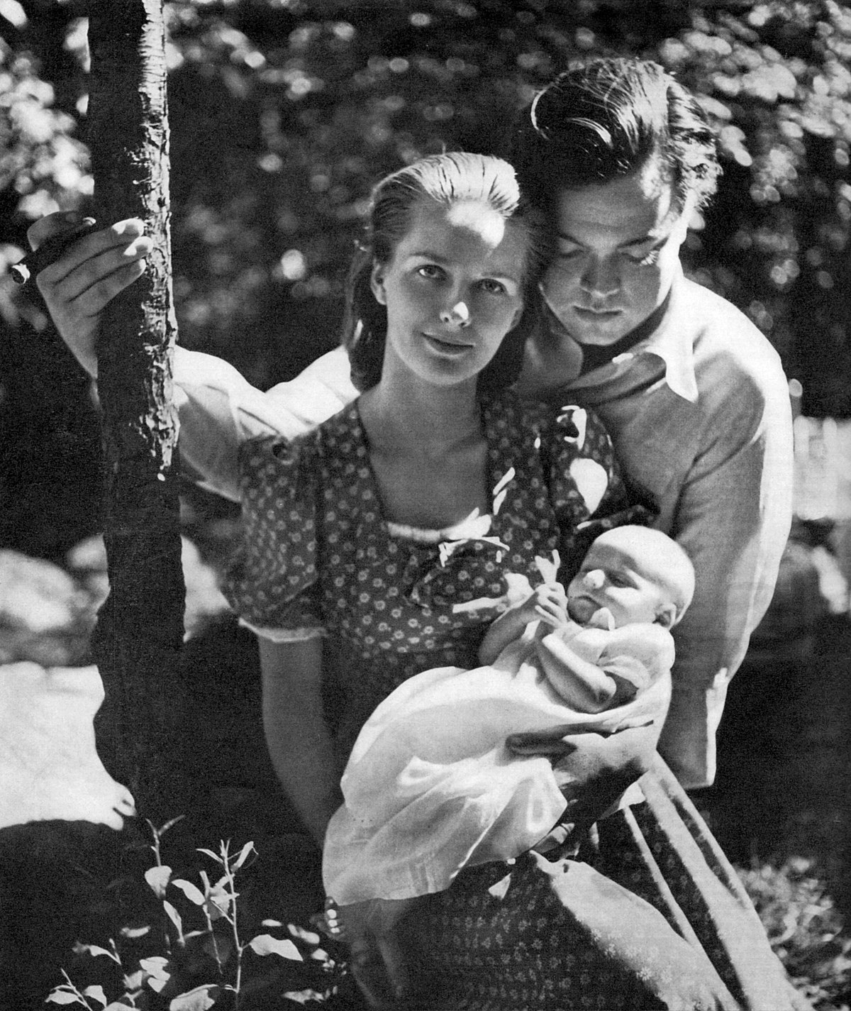 Orson Welles, Virginia Nicolson Welles and daughter Christopher, photographed by Louise Dahl-Wolfe, 1938