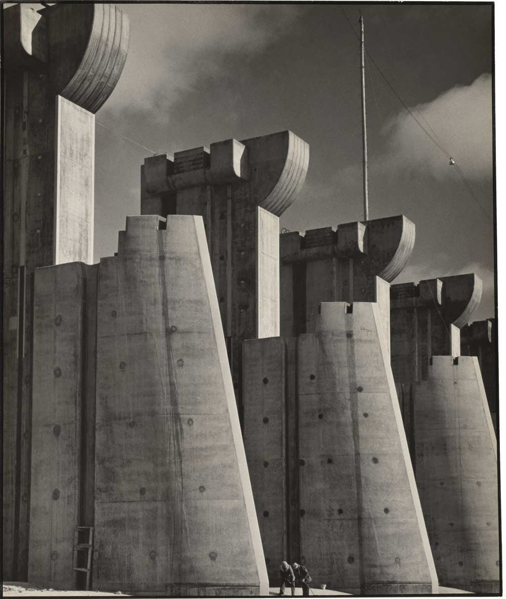 Fort Peck Dam, First cover of Life magazine, 1936 — Margaret Bourke-White