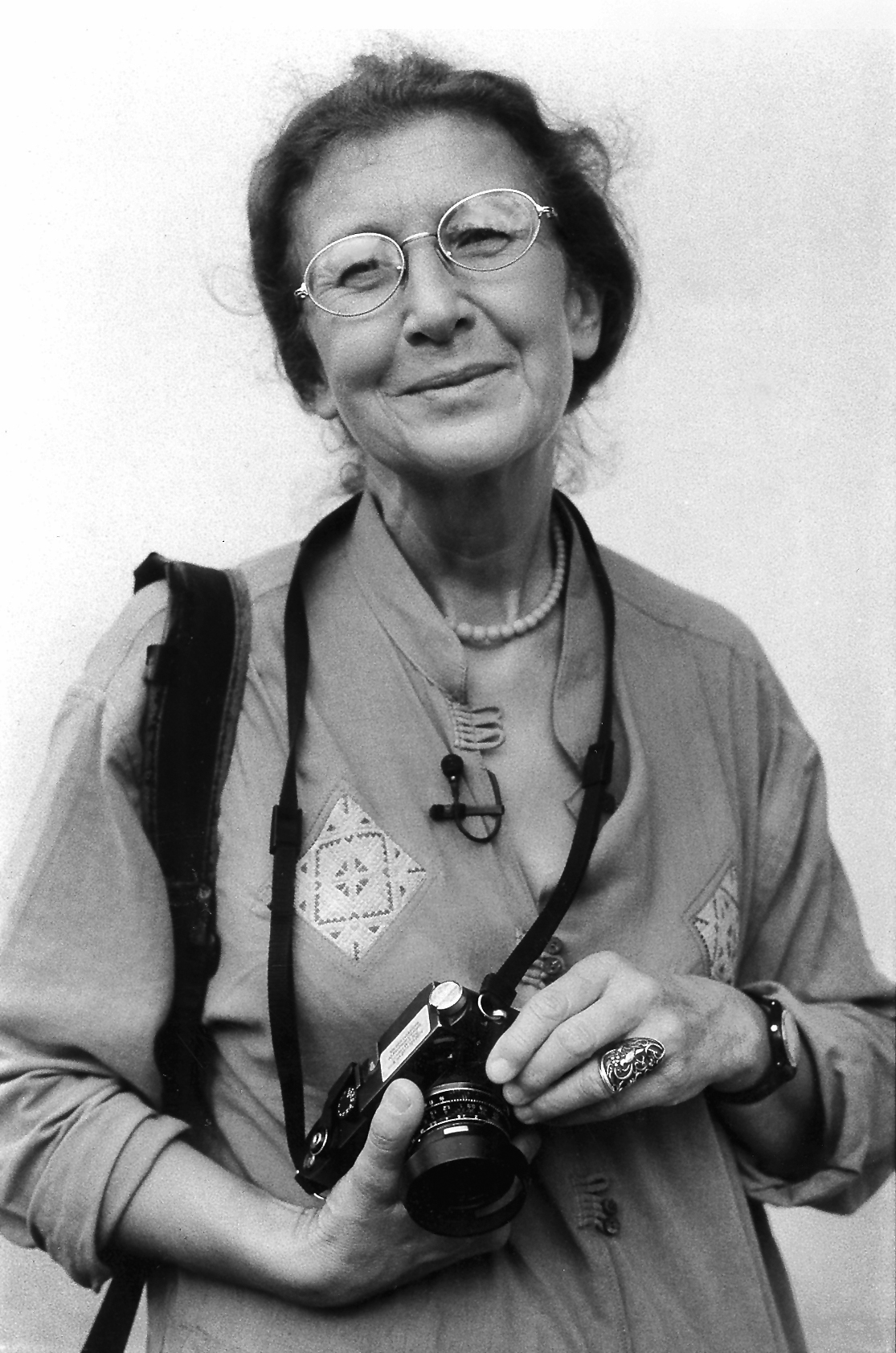 Mark&eacute;ta Luska&ccaron;ov&aacute; with camera, 1999