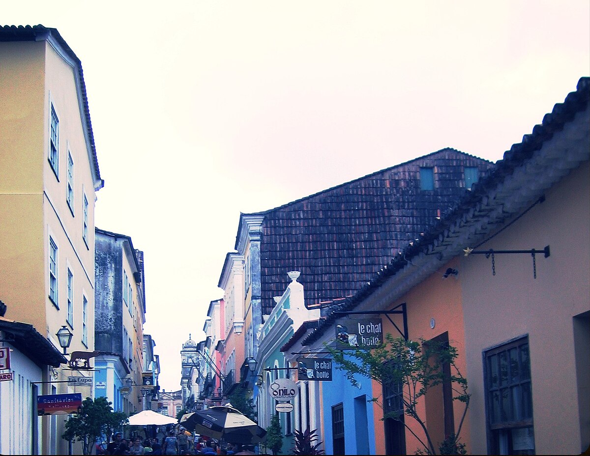 Historic centre of Salvador de Bahia — colonial architecture and street scene
