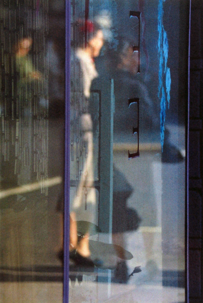Walking by Saul Leiter