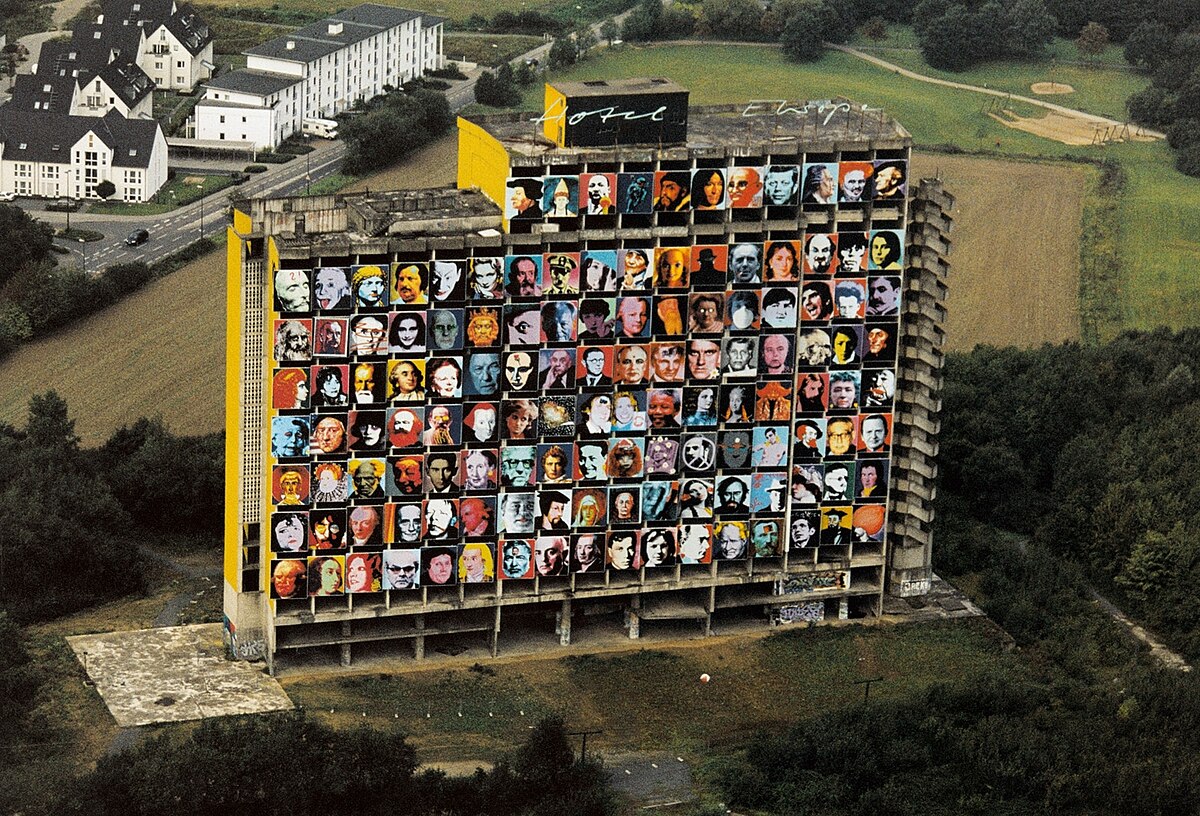 Hotel Europa installation by HA Schult, photographed by Thomas Hoepker, Cologne, 1999