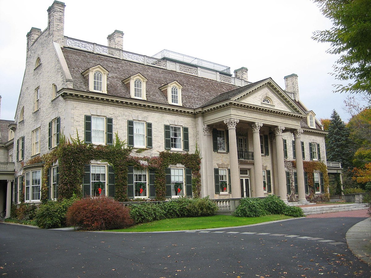 Exterior of the George Eastman House in Rochester, New York, where Walter Chappell served as assistant curator