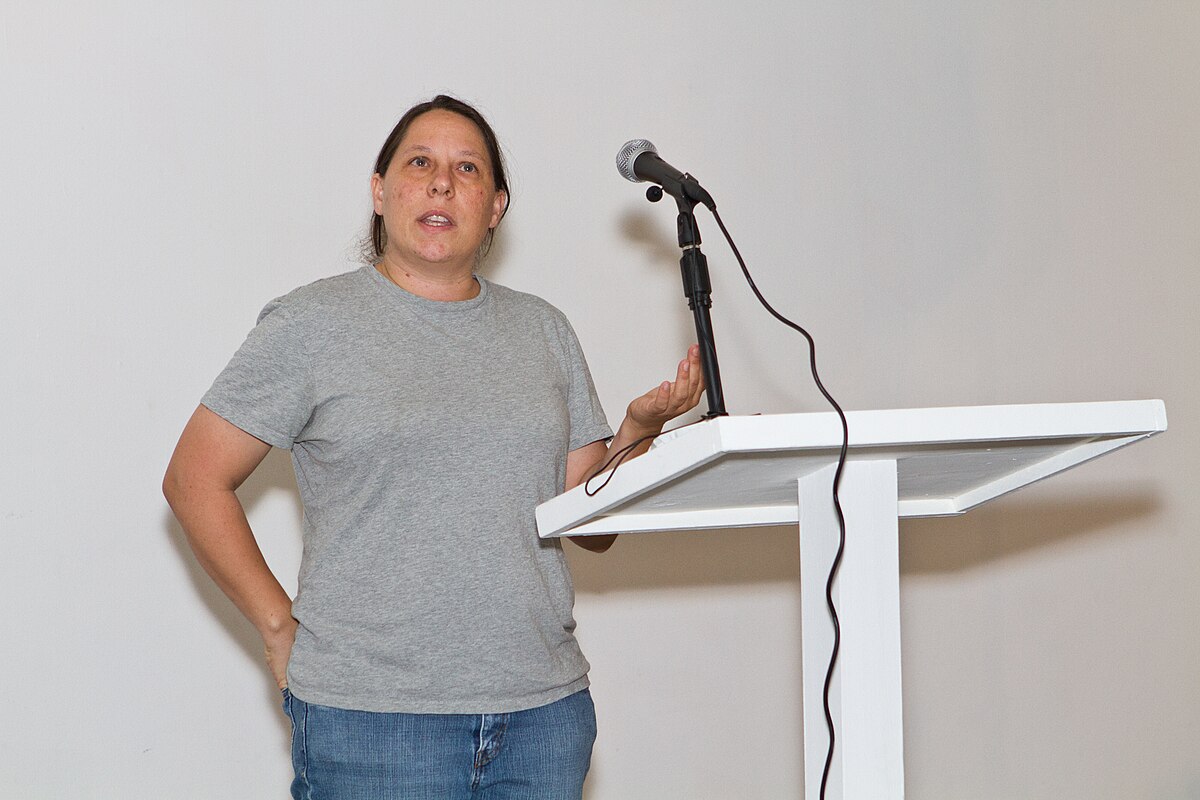 Zoe Strauss speaking at the Atlanta Contemporary Art Center, 2011